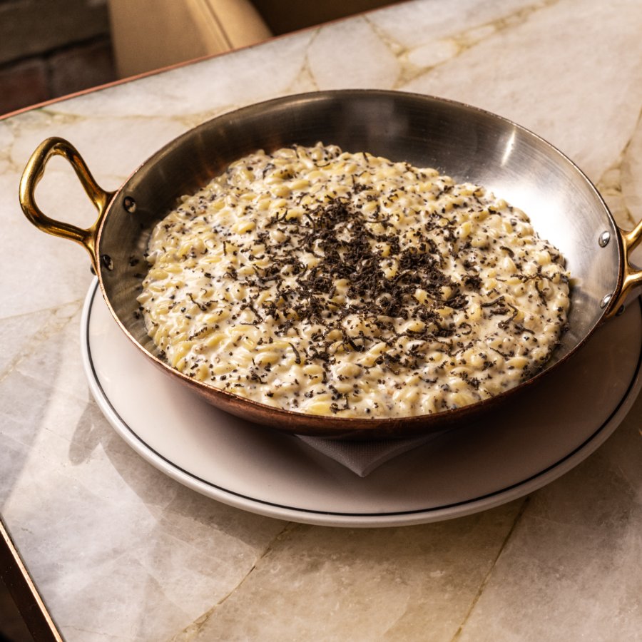 Risotto de sémola con trufa rallada